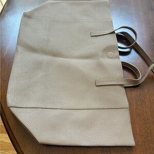 Elegant Tan Leather Tote Bag